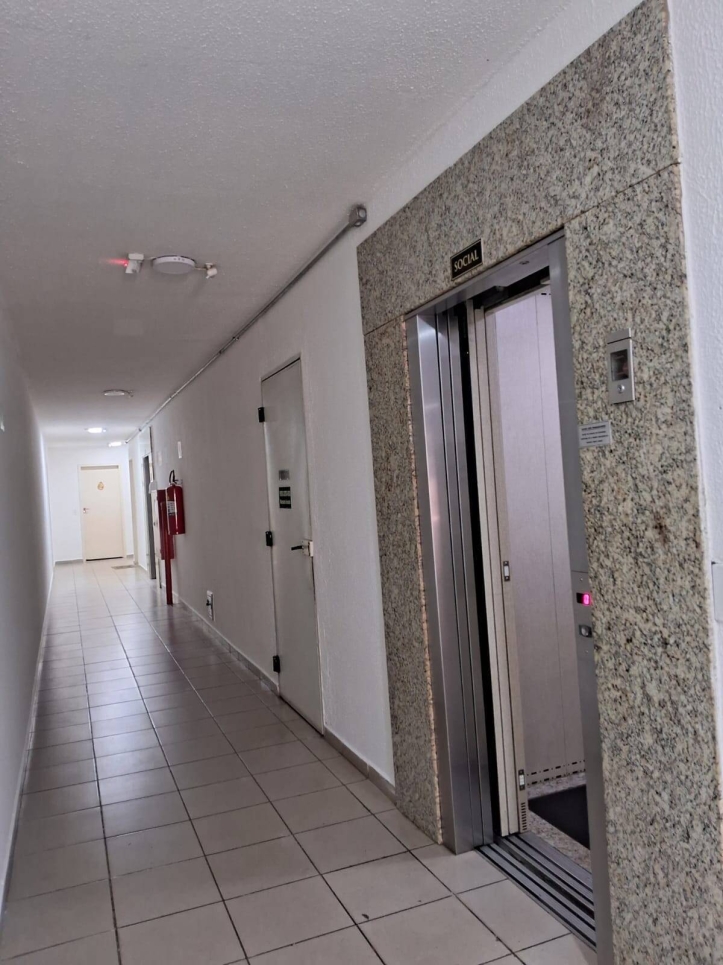 Apartamento à venda com 3 quartos, 130m² - Foto 2