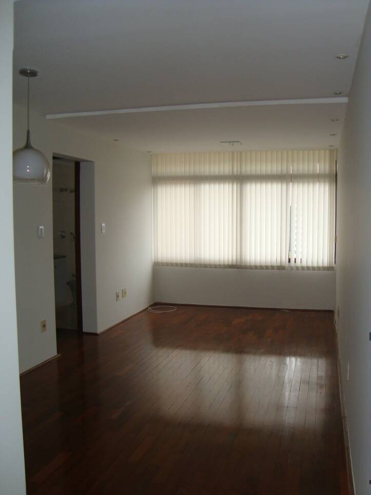 Apartamento à venda com 2 quartos, 75m² - Foto 2