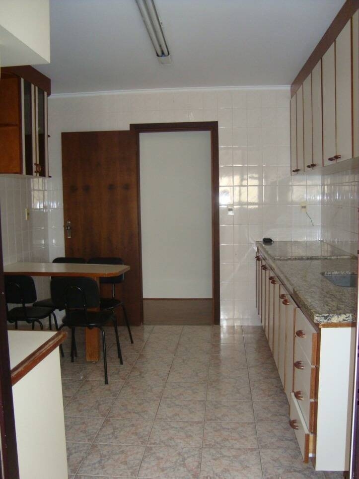 Apartamento à venda com 2 quartos, 75m² - Foto 4