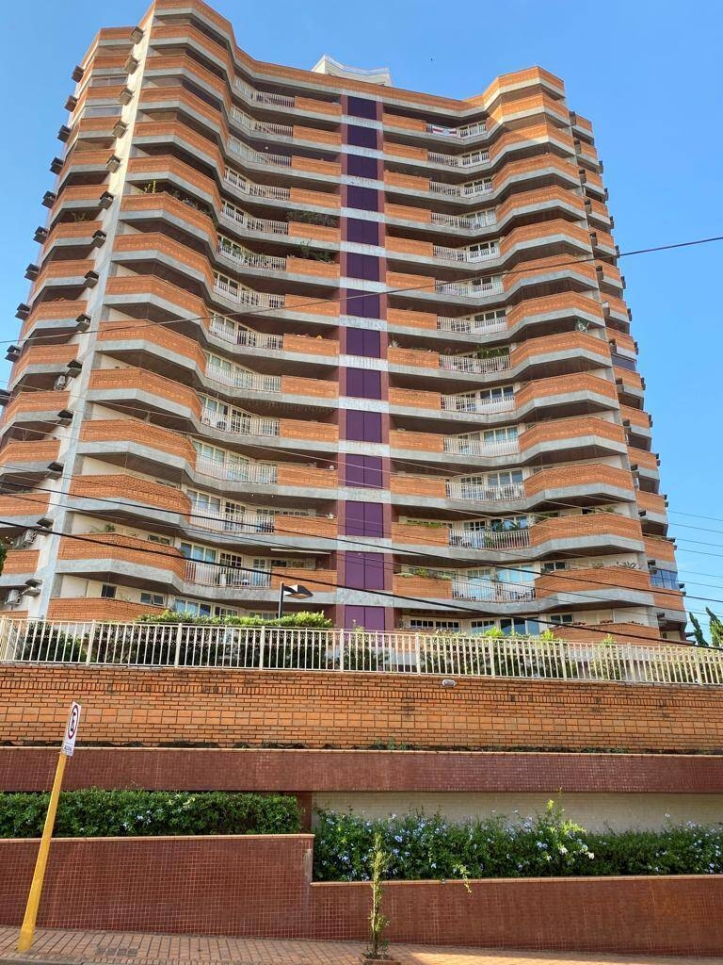 Apartamento à venda com 3 quartos, 207m² - Foto 1