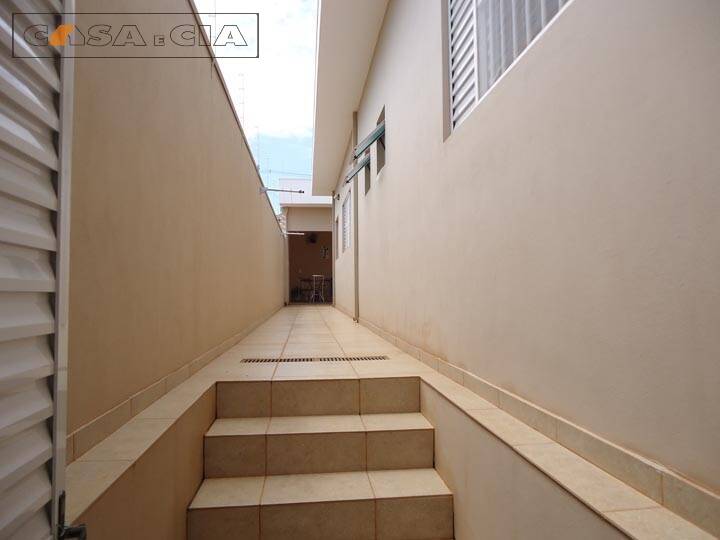 Casa à venda com 2 quartos, 168m² - Foto 4