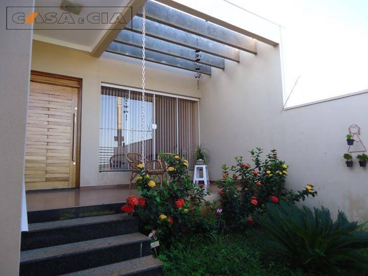 Casa à venda com 2 quartos, 168m² - Foto 1