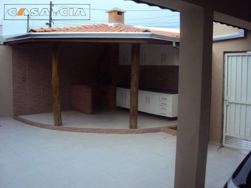 Casa à venda com 3 quartos, 305m² - Foto 1