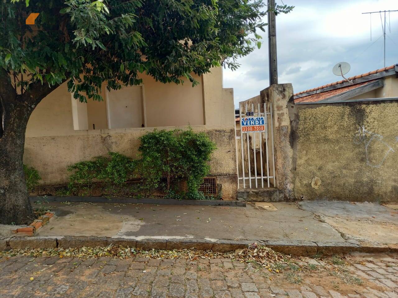 Casa à venda com 2 quartos, 100m² - Foto 1