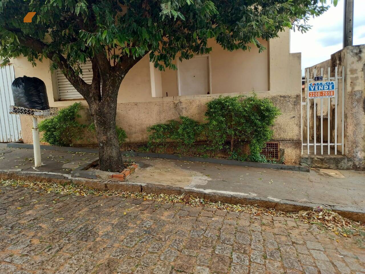 Casa à venda com 2 quartos, 100m² - Foto 2