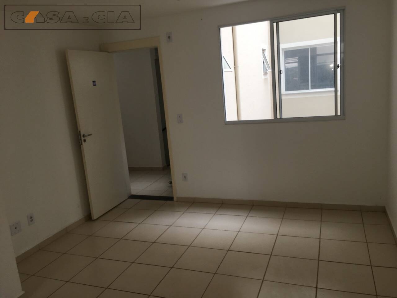 Apartamento à venda com 2 quartos, 42m² - Foto 2