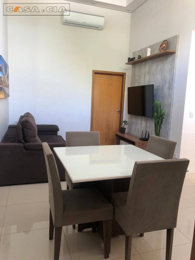 Casa à venda com 3 quartos, 132m² - Foto 1