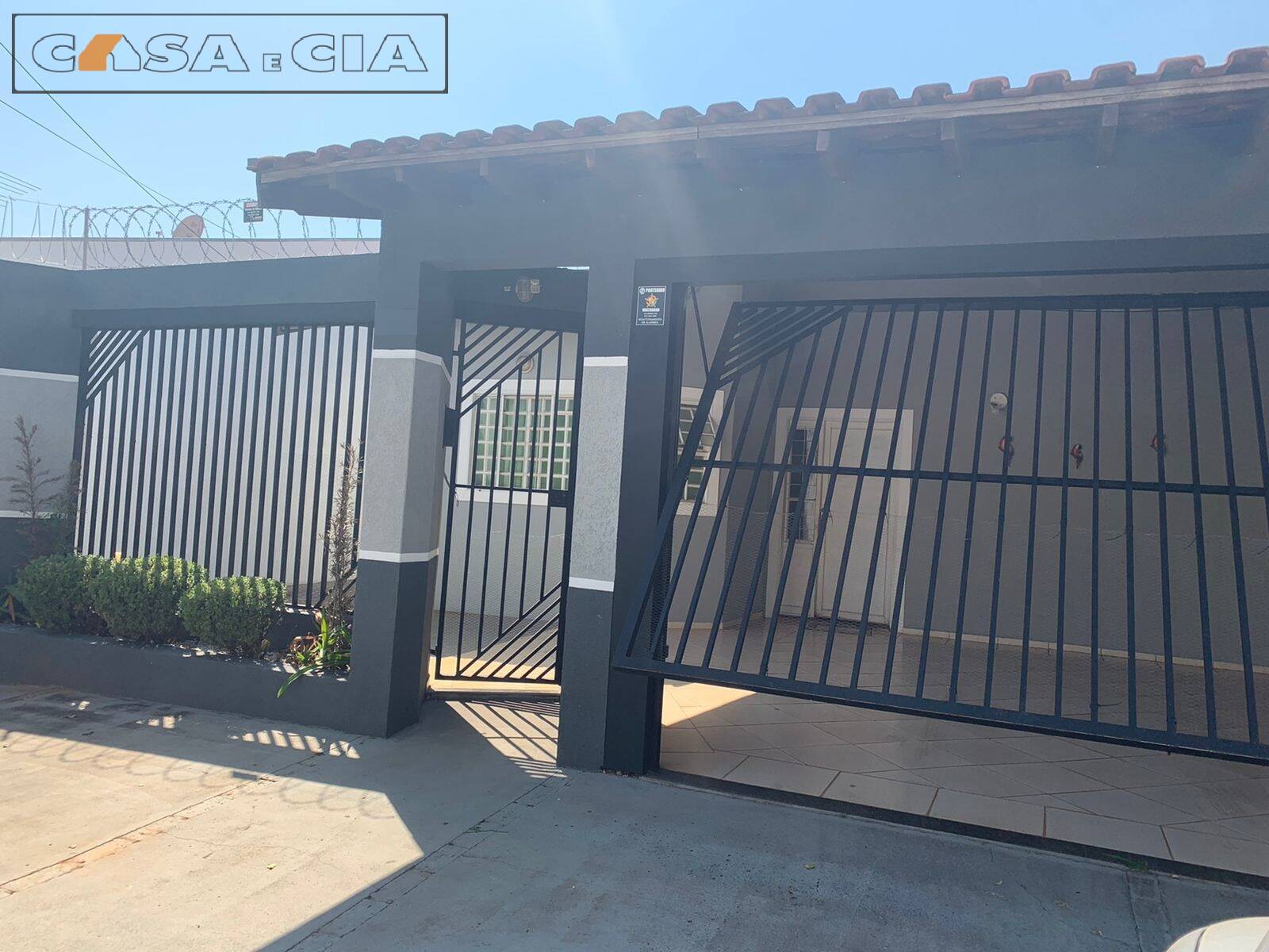 Casa à venda com 2 quartos, 174m² - Foto 1