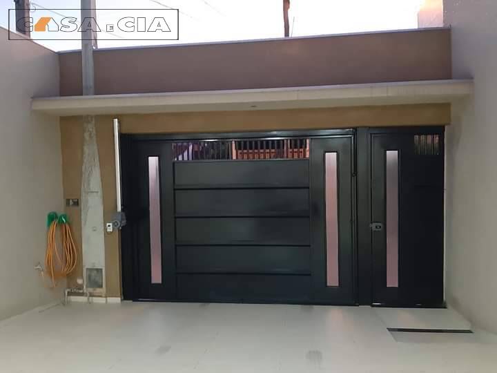 Casa à venda com 3 quartos, 260m² - Foto 1