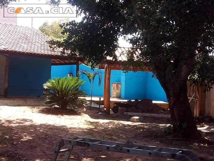 Casa à venda com 2 quartos, 200m² - Foto 1