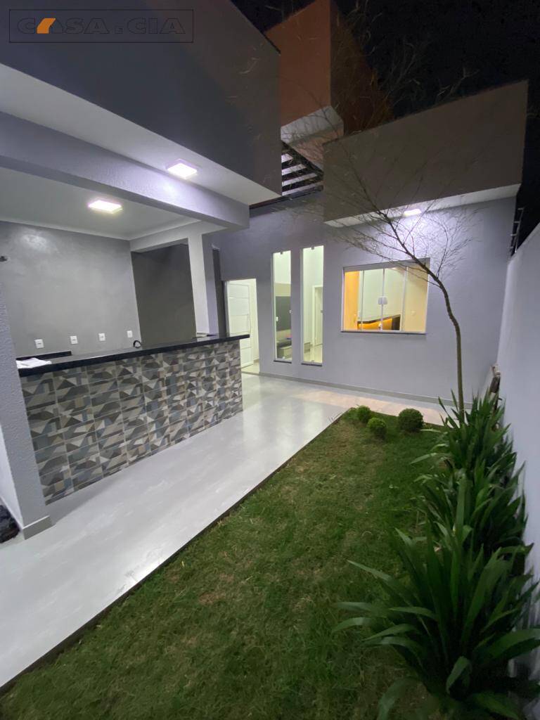 Casa à venda com 3 quartos, 149m² - Foto 1