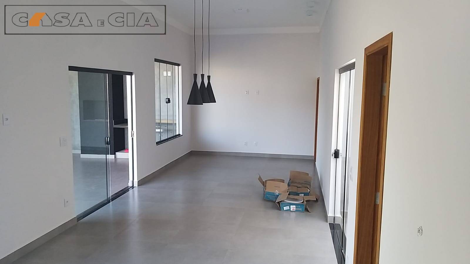 Casa à venda com 3 quartos, 153m² - Foto 1