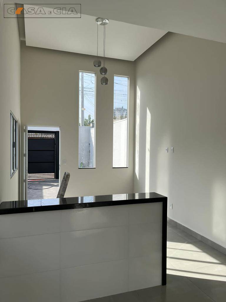 Casa à venda com 3 quartos, 67m² - Foto 2