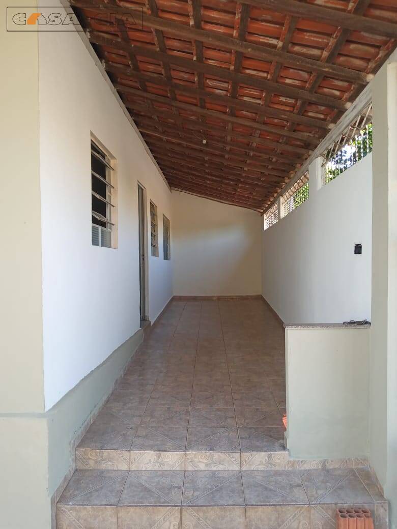 Casa à venda com 3 quartos, 100m² - Foto 1