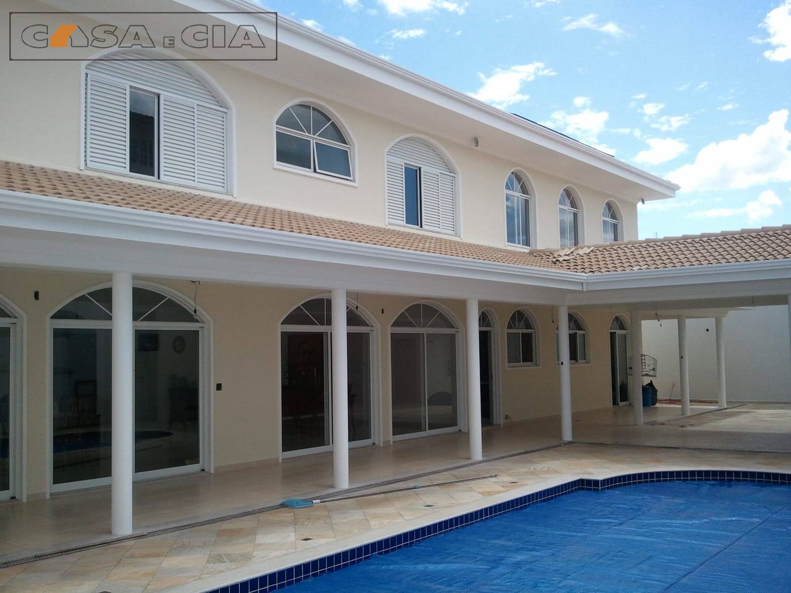 Casa à venda com 4 quartos, 730m² - Foto 1