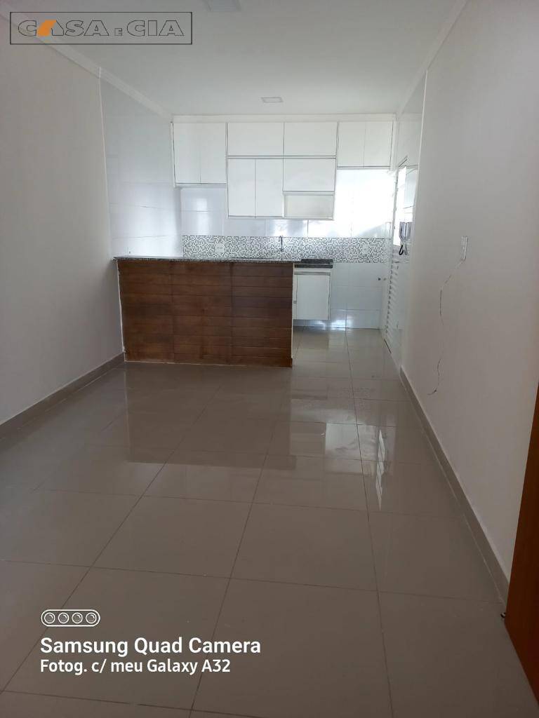 Casa à venda com 2 quartos, 76m² - Foto 2