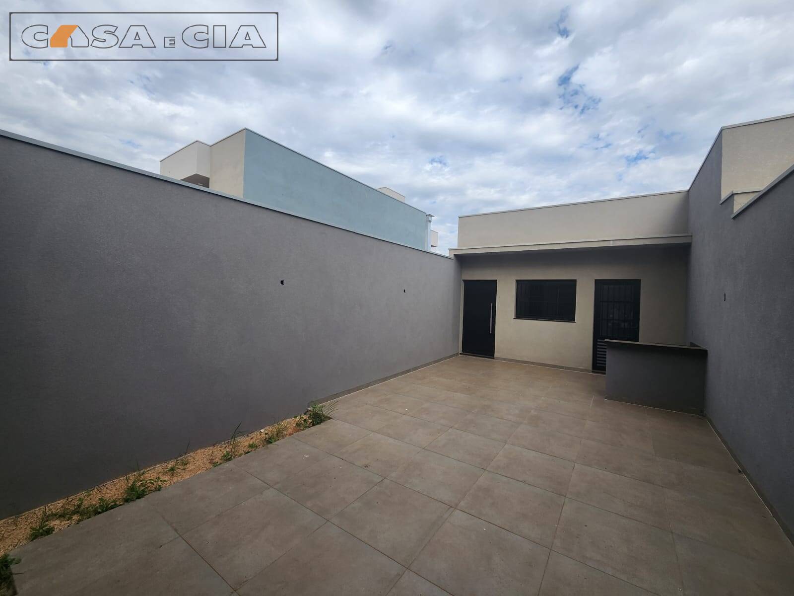 Casa à venda com 2 quartos, 64m² - Foto 2