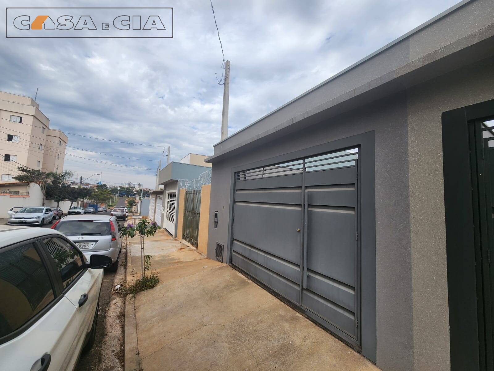 Casa à venda com 2 quartos, 64m² - Foto 1