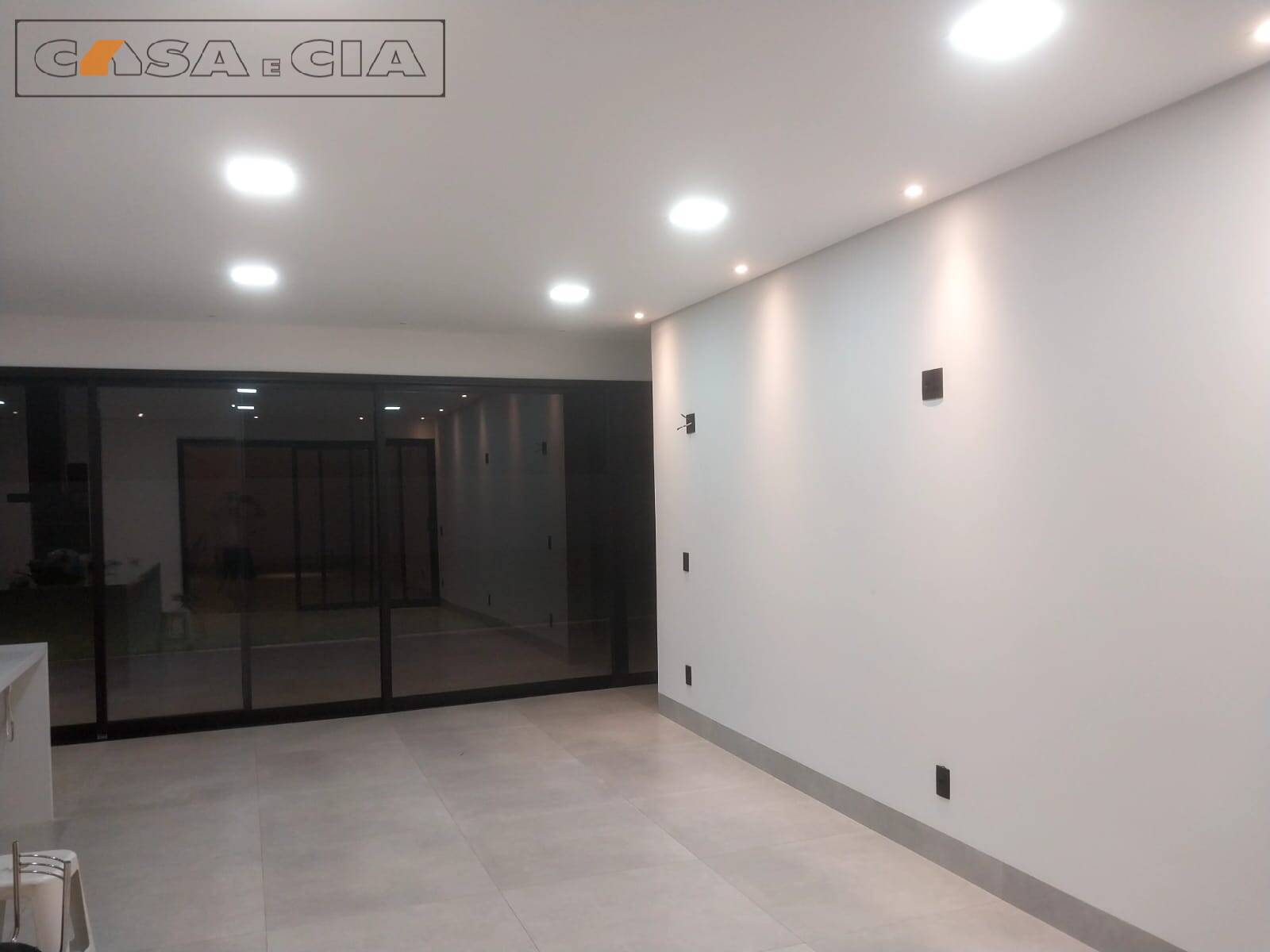 Casa à venda e aluguel com 3 quartos, 300m² - Foto 5