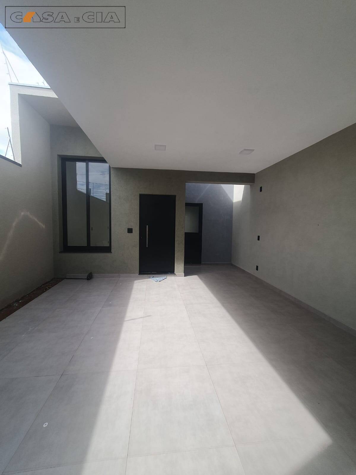 Casa à venda com 3 quartos, 121m² - Foto 1