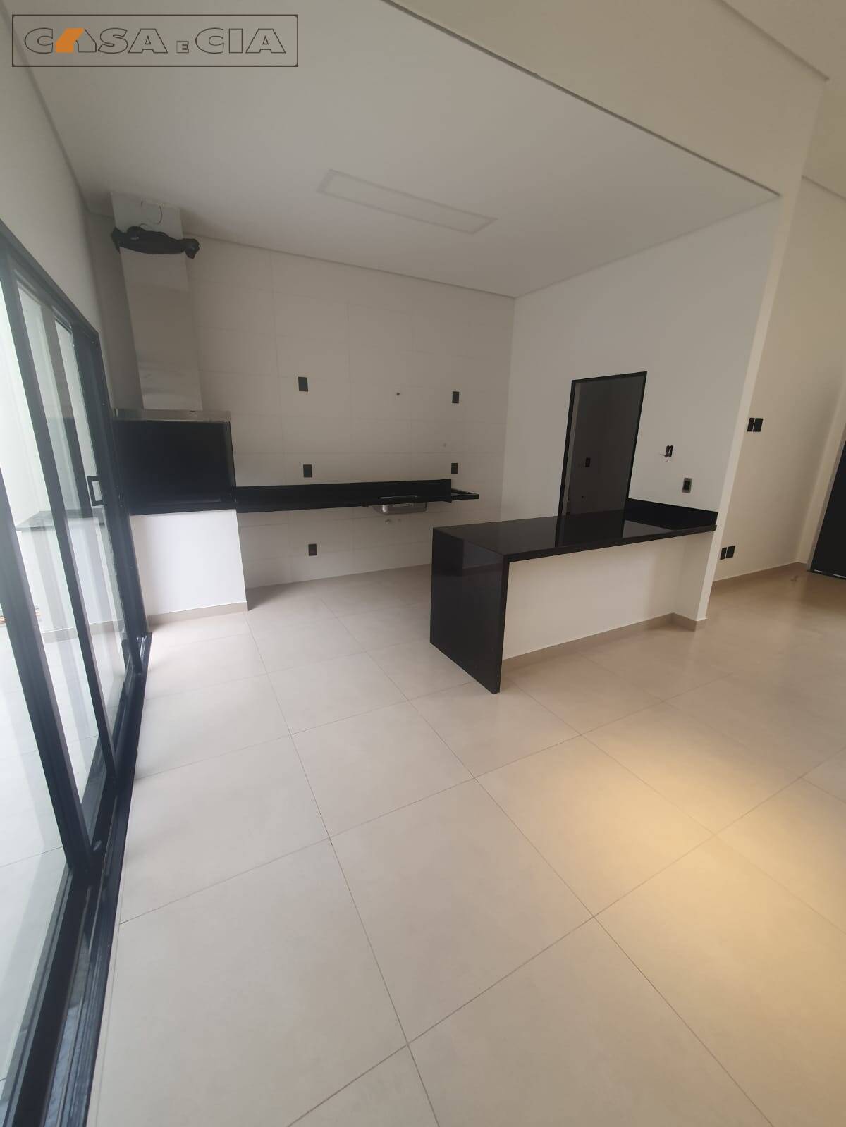 Casa à venda com 3 quartos, 121m² - Foto 2