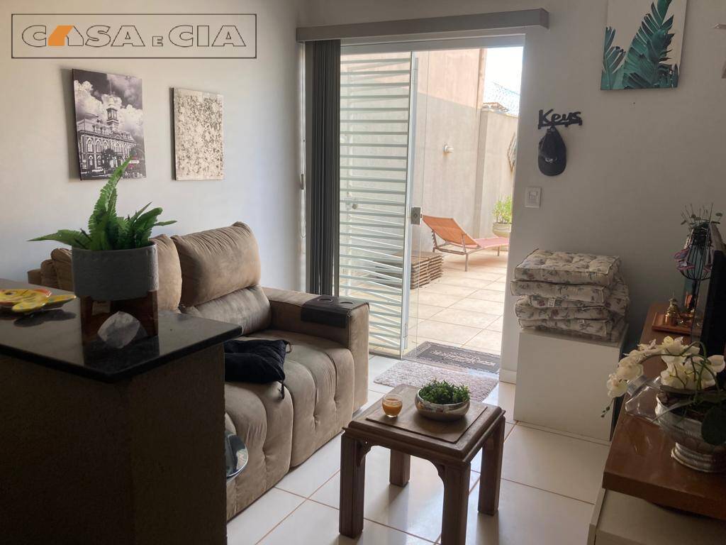 Casa à venda com 2 quartos, 95m² - Foto 2