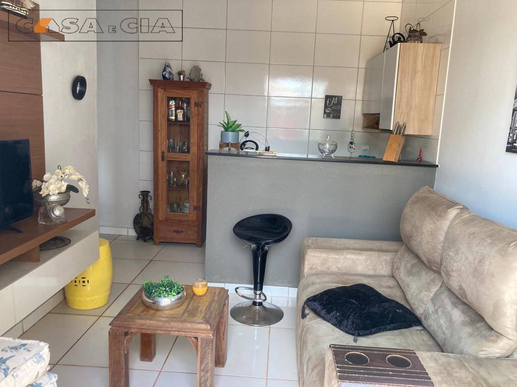 Casa à venda com 2 quartos, 95m² - Foto 1