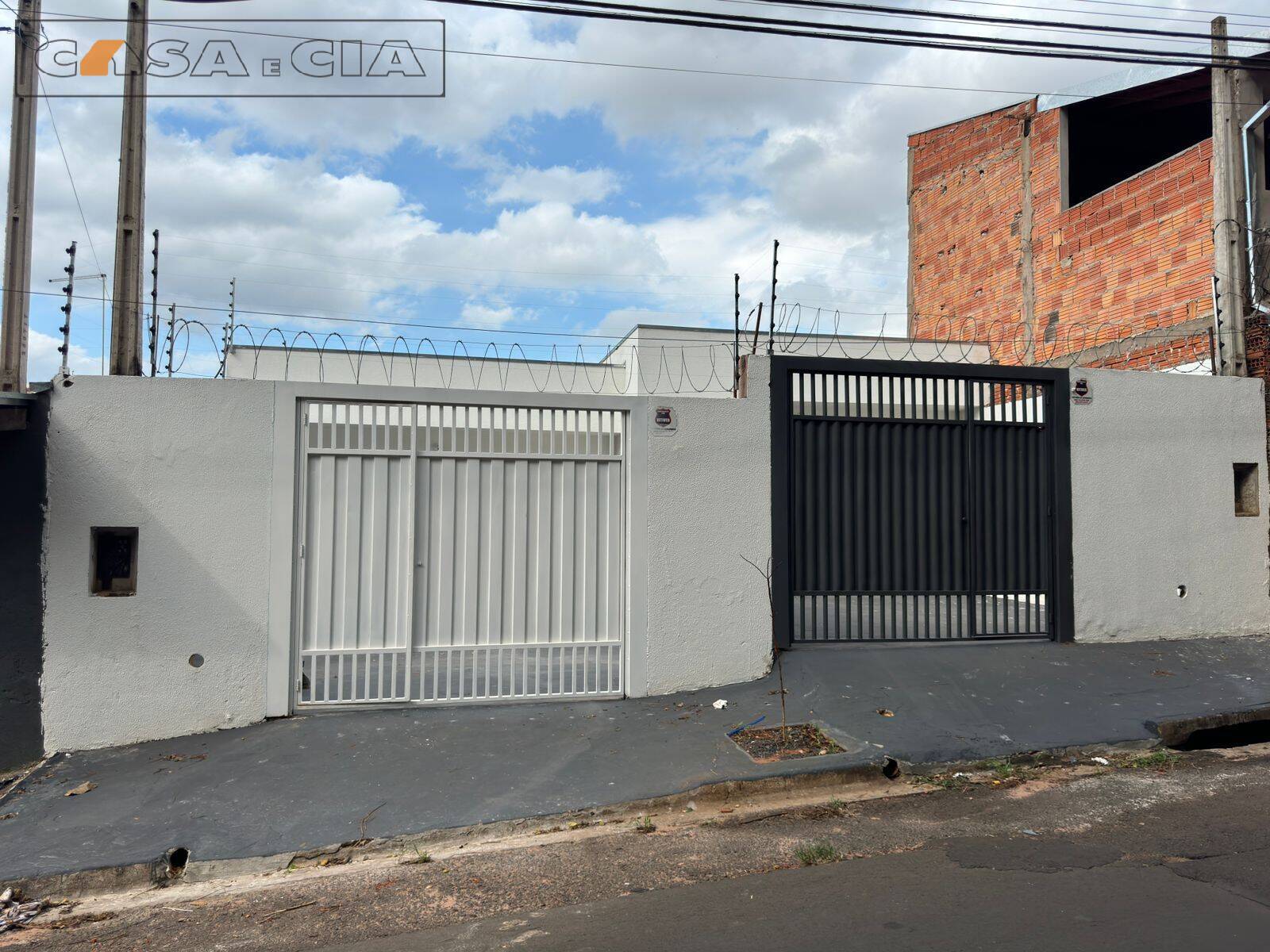 Casa à venda com 2 quartos, 48m² - Foto 1