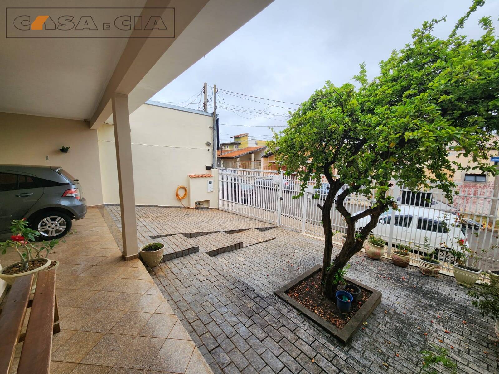 Casa à venda com 3 quartos, 196m² - Foto 2