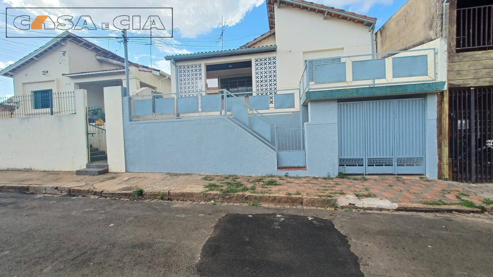 Casa à venda e aluguel com 3 quartos, 160m² - Foto 1