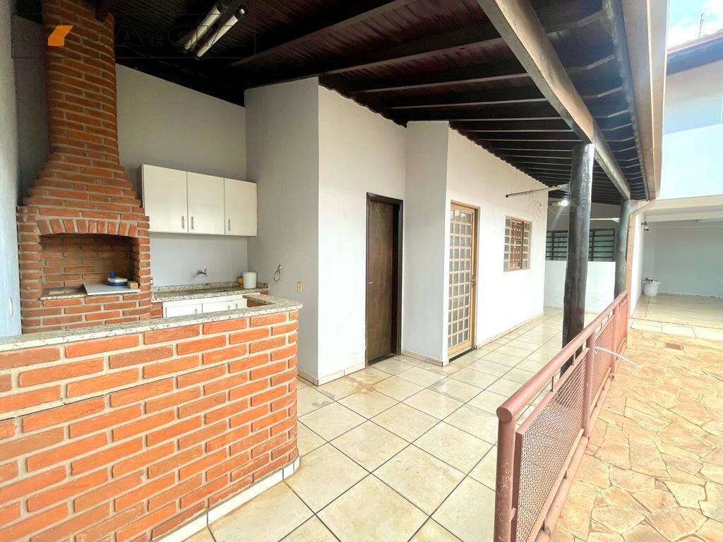 Casa à venda com 3 quartos, 360m² - Foto 8