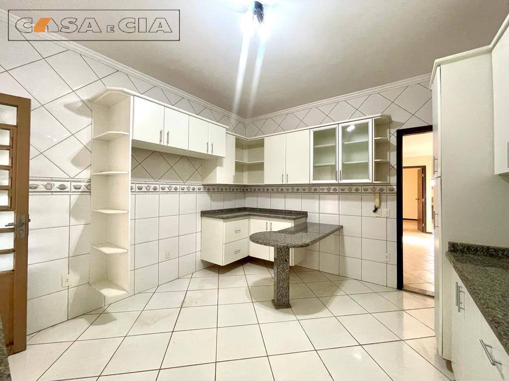 Casa à venda com 3 quartos, 360m² - Foto 11