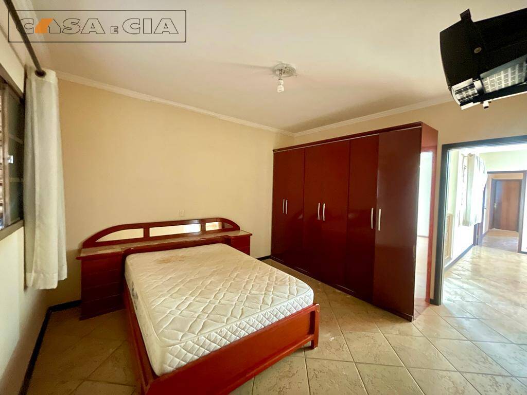 Casa à venda com 3 quartos, 360m² - Foto 14