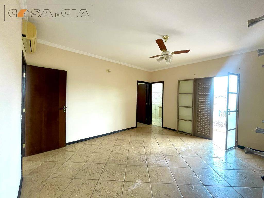 Casa à venda com 3 quartos, 360m² - Foto 4