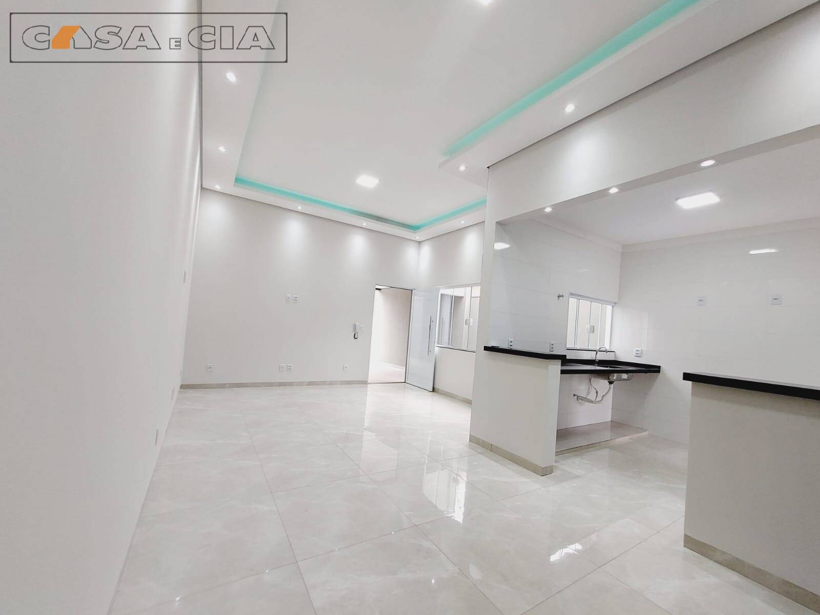 Casa à venda com 3 quartos, 118m² - Foto 1