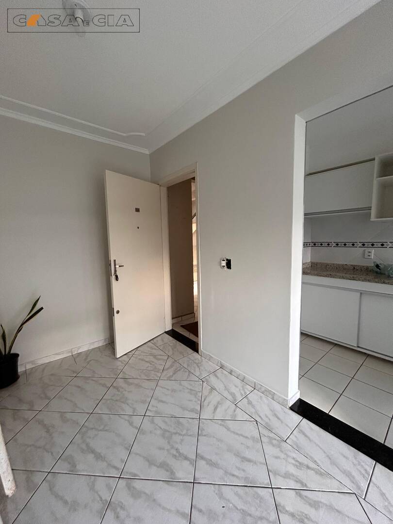 Apartamento à venda e aluguel com 3 quartos, 75m² - Foto 3