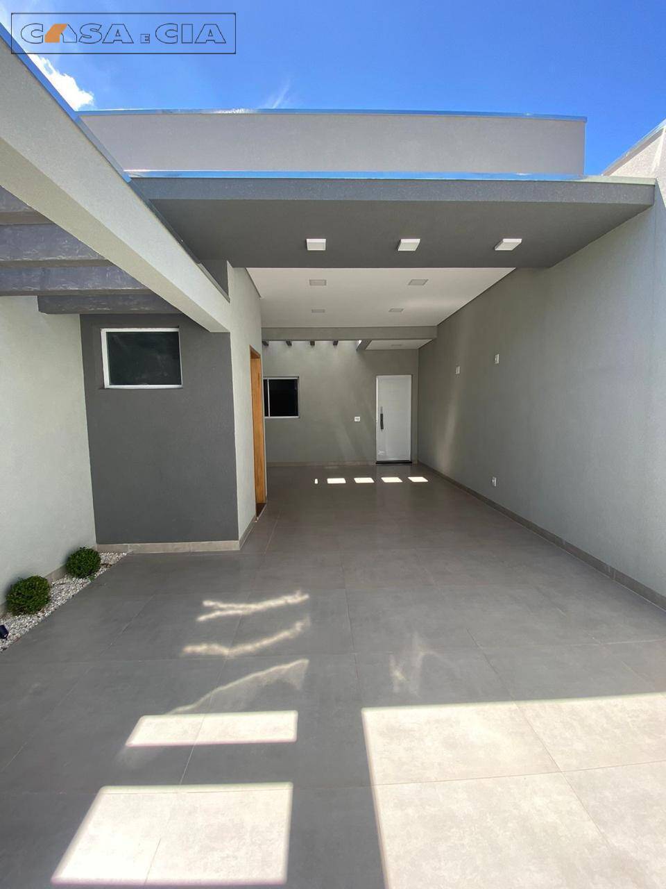 Casa à venda com 2 quartos, 100m² - Foto 1