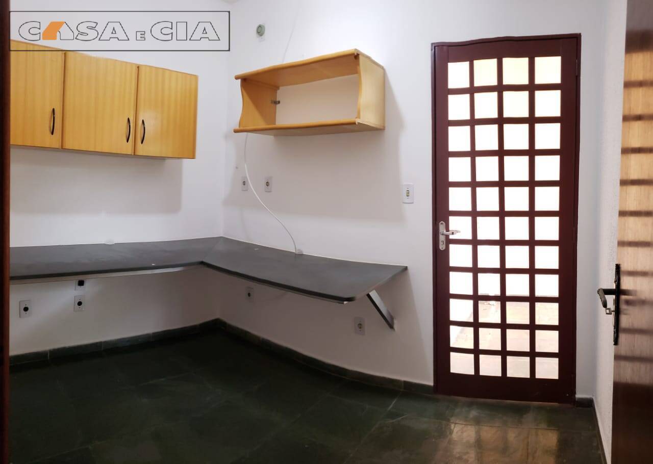 Casa à venda e aluguel com 3 quartos, 219m² - Foto 6