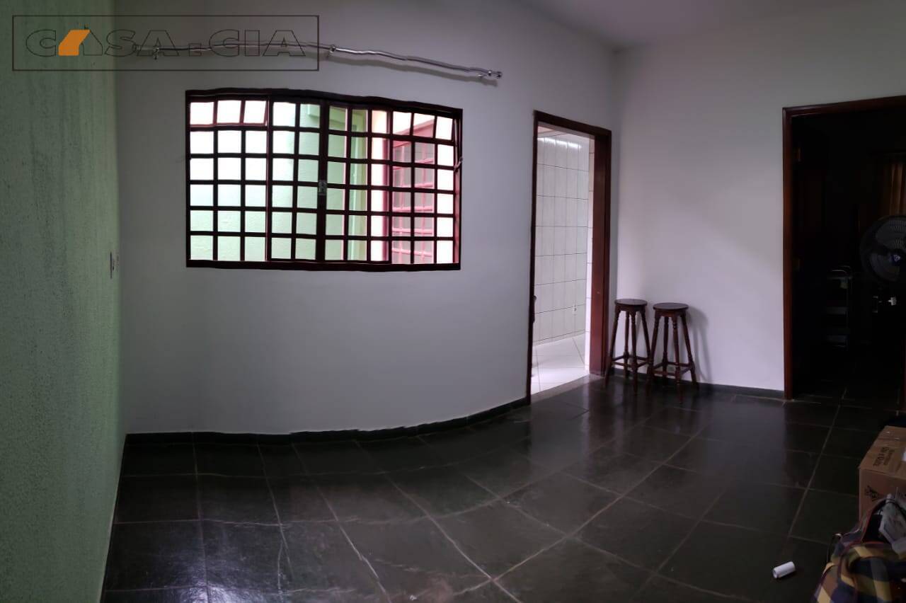 Casa à venda e aluguel com 3 quartos, 219m² - Foto 5