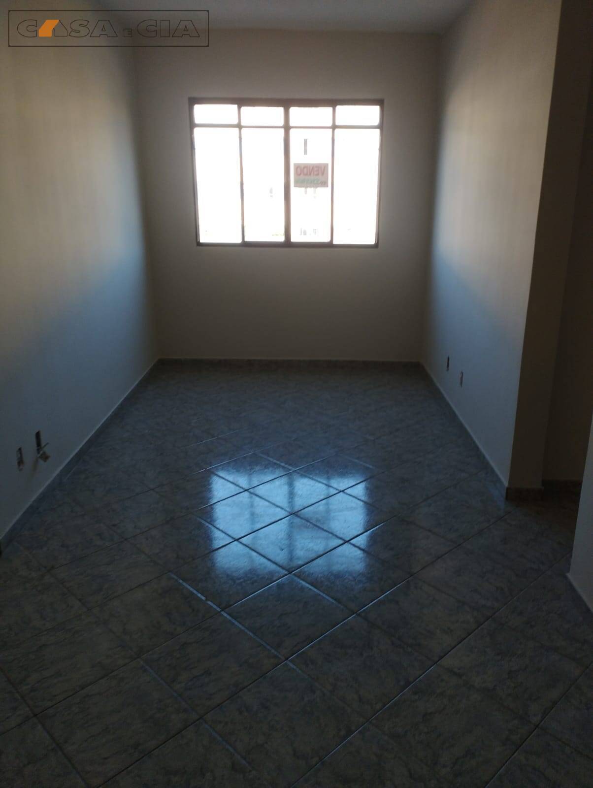 Apartamento à venda com 3 quartos, 75m² - Foto 2