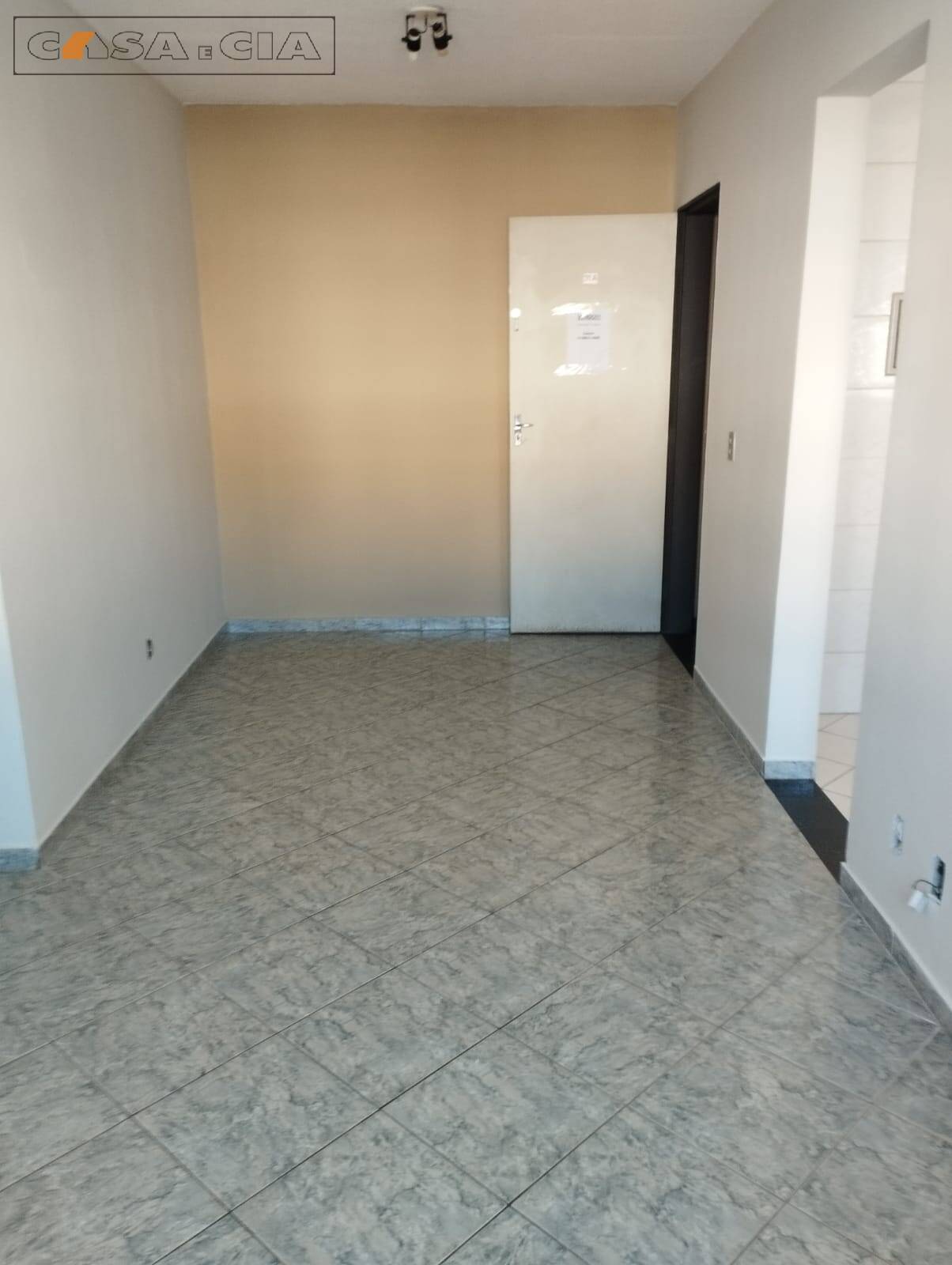 Apartamento à venda com 3 quartos, 75m² - Foto 1